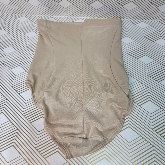 Miraclesuit Women's Beige Extra Firm Control Hi-Waist Brief 2625 Size Medium. - Picture 3 of 6